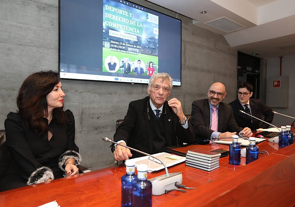 Ángel María Villar en un momento de su intervención en Bilbao.