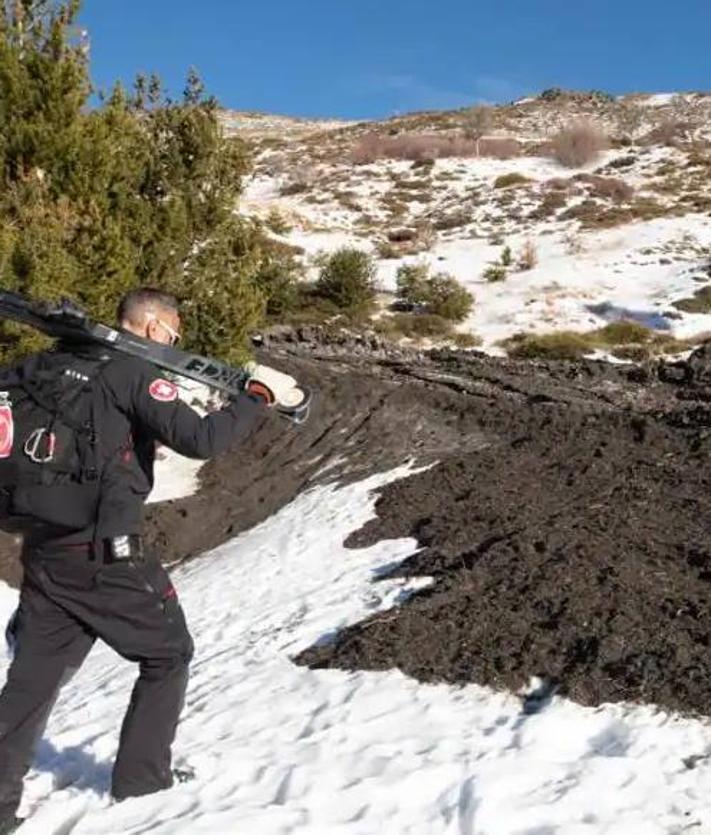 Imagen secundaria 2 - El lodo inunda Sierra Nevada.