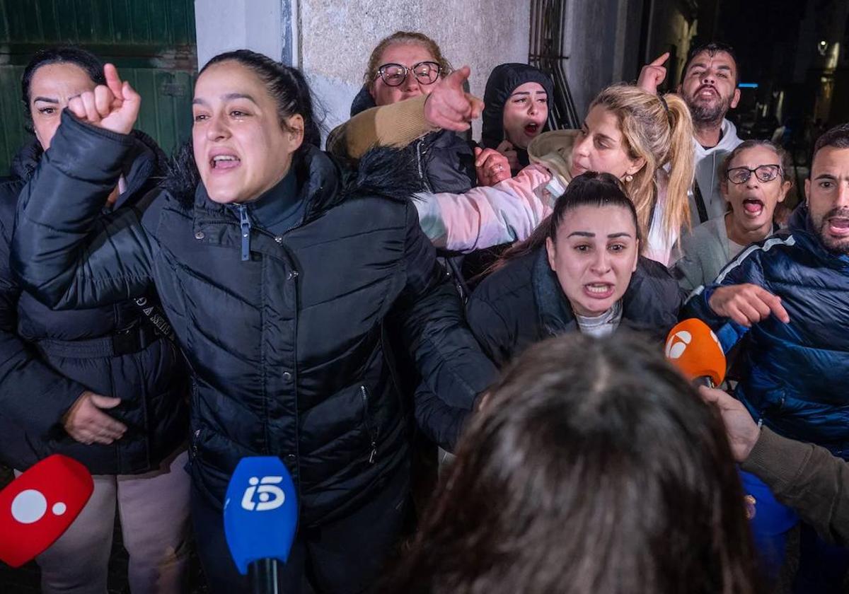 La reacción de las mujeres de los narcos tras prestar declaración ante la juez: «¡Son inocentes!»