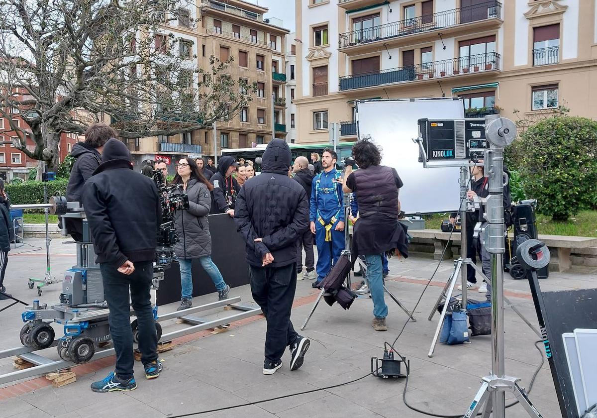 Hace un mes el rodaje de 'Sin instrucciones' se trasladó a los alrededores del Puente Colgante.