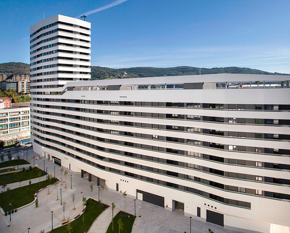 Edificio de viviendas en el barrio de Bolueta, en Bilbao