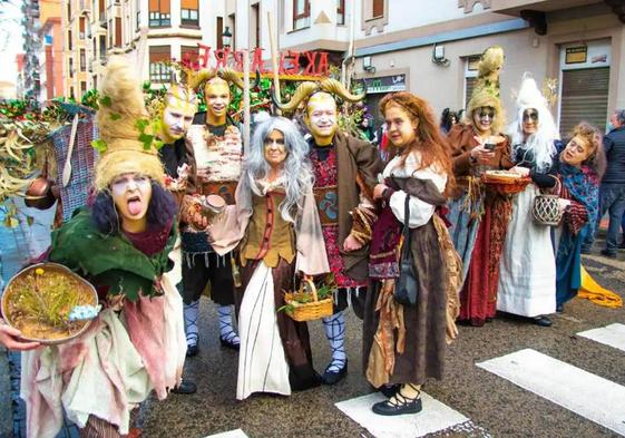 Durante el desfile, que arrancará a las 18.30 desde la plaza del Kasko, la Policía contará con el apoyo de Protección Civil para el corte de calles.