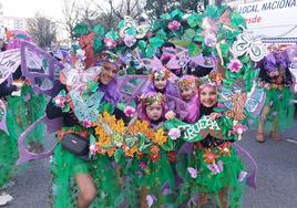 El buen tiempo ha acompañado el gran desfile de Carnaval de Sestao.