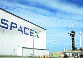 Space X fabrica buena parte de los cohetes que ponen en órbita las misiones espaciales.