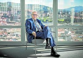 Andrés Arizkorreta en la Torre Iberdrola de Bilbao, donde tiene su sede el Círculo de Empresarios Vascos.