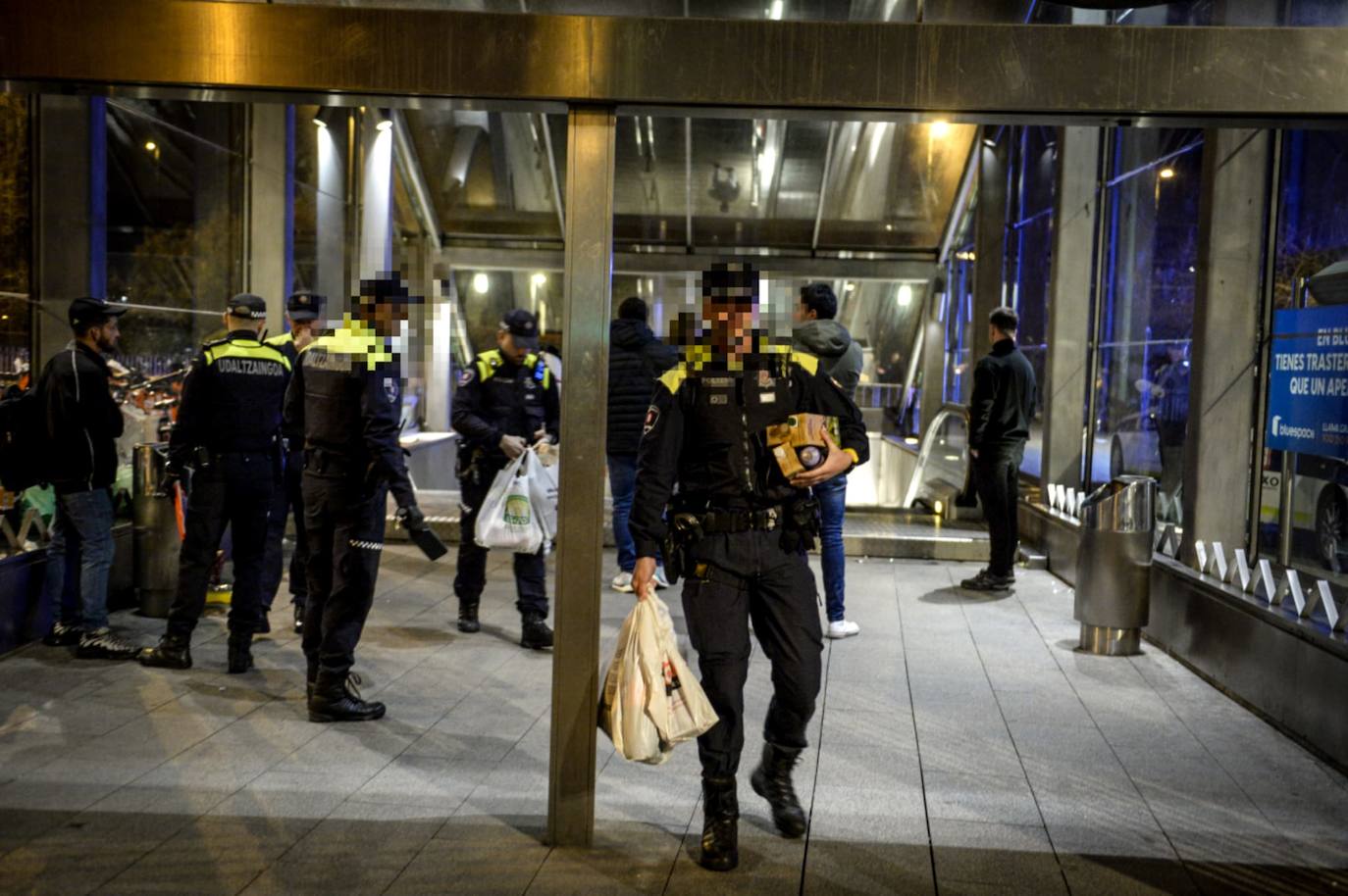 Las imágenes del dispositivo policial en el Carnaval de Algorta