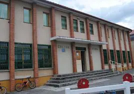 La actual Casa de Cultura de Forua, situada en el barrio Elexalde, tiene problemas de accesibilidad.