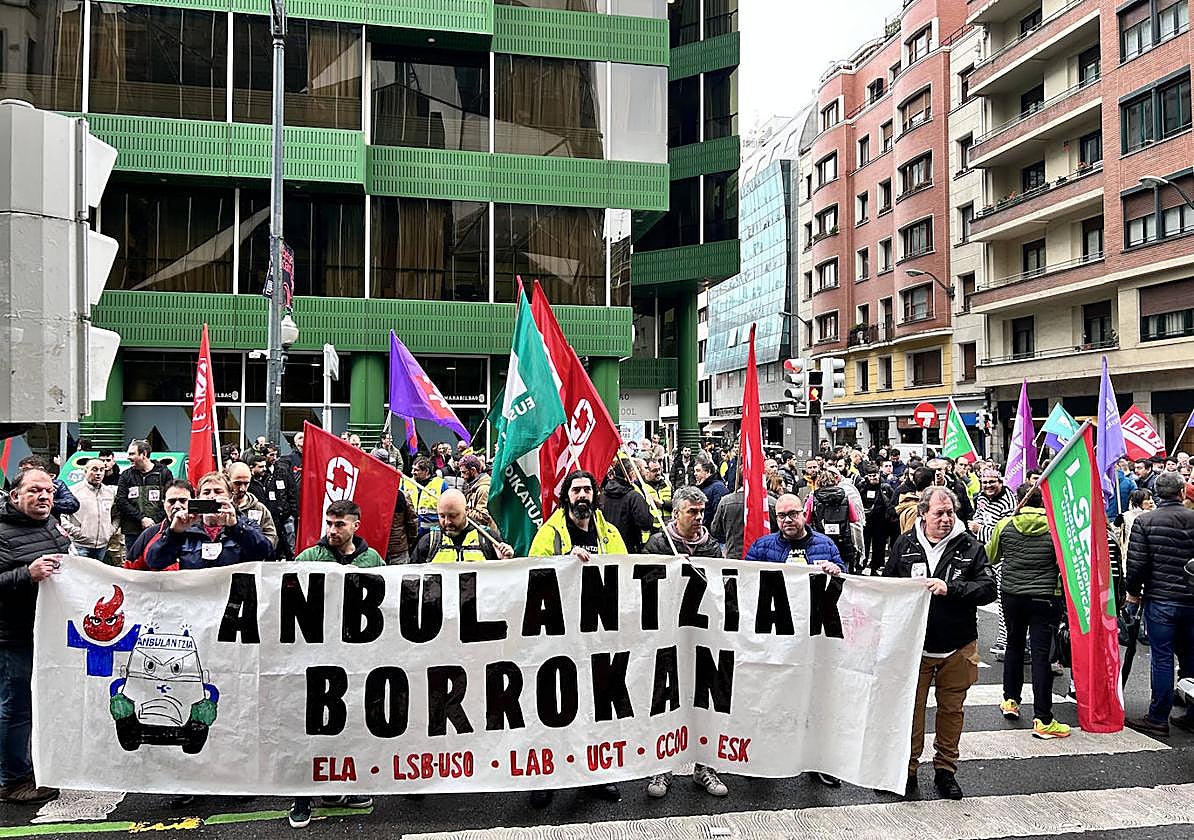 La huelga indefinida en las ambulancias afectará desde hoy a miles de vascos