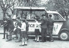 Imagen del Salchichauto en el parque de Doña Casilda tomada en 1961.