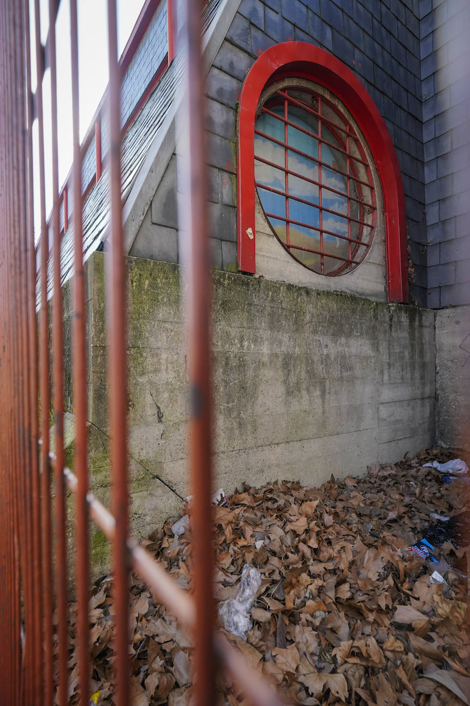 El deterioro de la parroquia de San Francisco de Asís, en imágenes