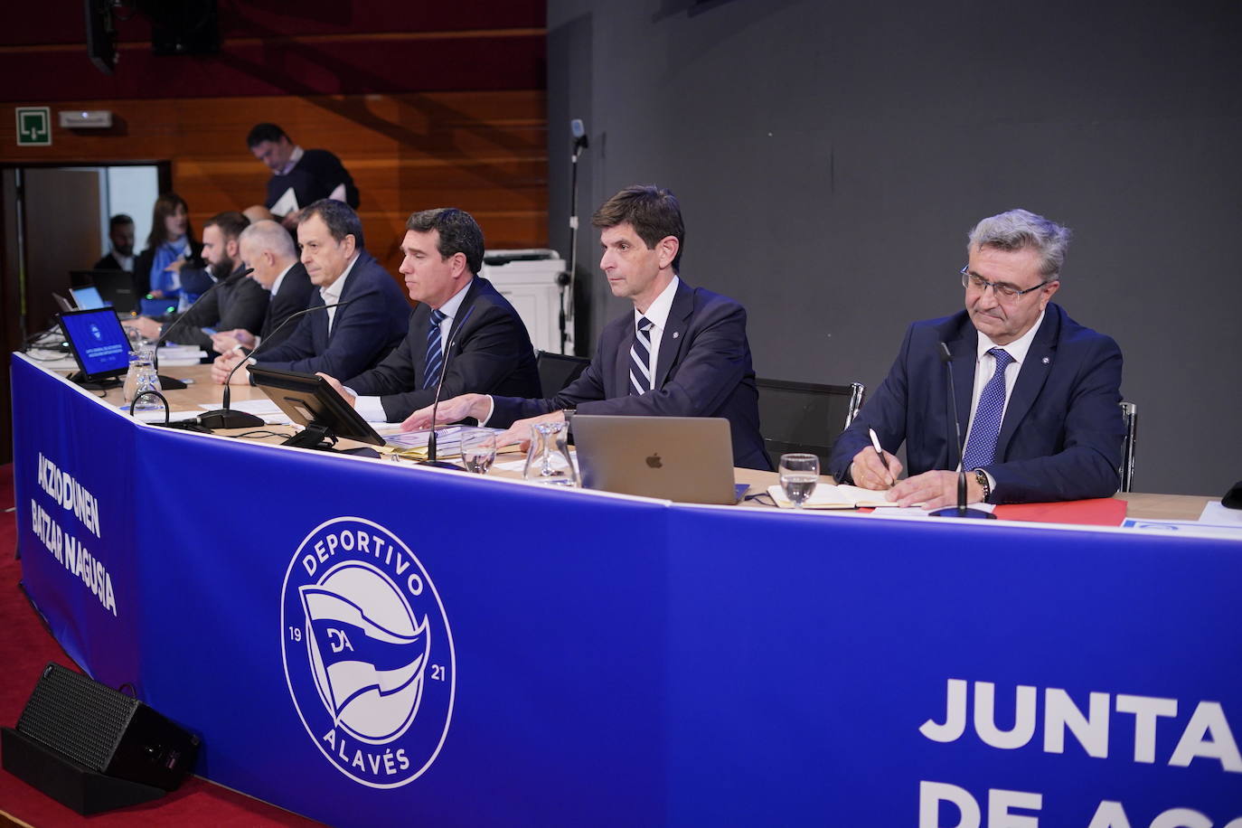 El Alavés mantiene el límite salarial más bajo de Primera tras el mercado de invierno