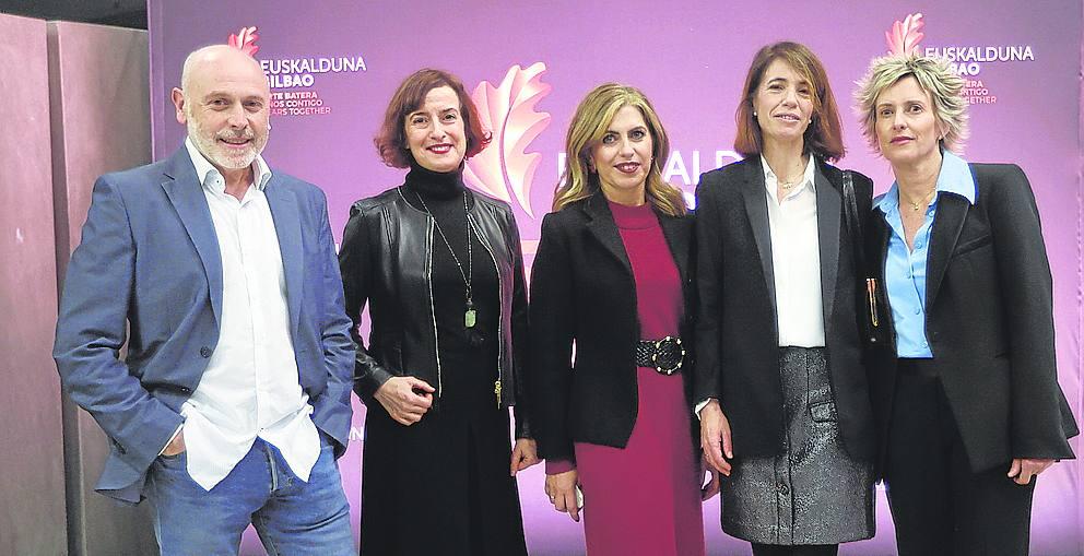 Ricardo Cerezo, Begoña Anguísola, Cristina Arregui, Nerea Goiriena y Maite Beristain.