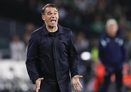 Luis García gesticula durante el último partido del Alavés, en el campo del Betis.