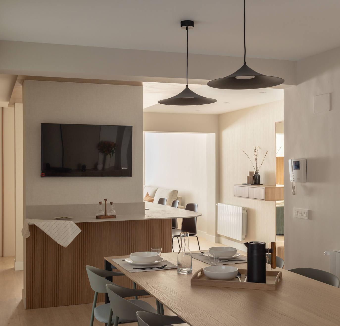 El piso de una pareja joven y su hijo en Mungia ideado para vivir en calma