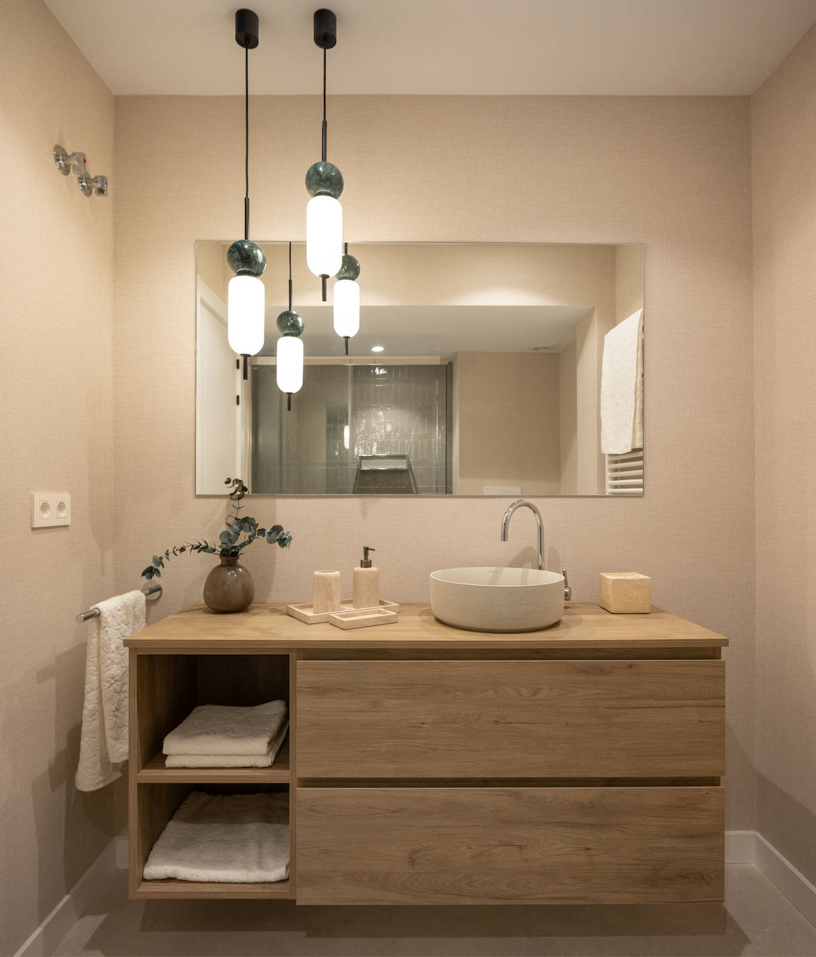 El piso de una pareja joven y su hijo en Mungia ideado para vivir en calma