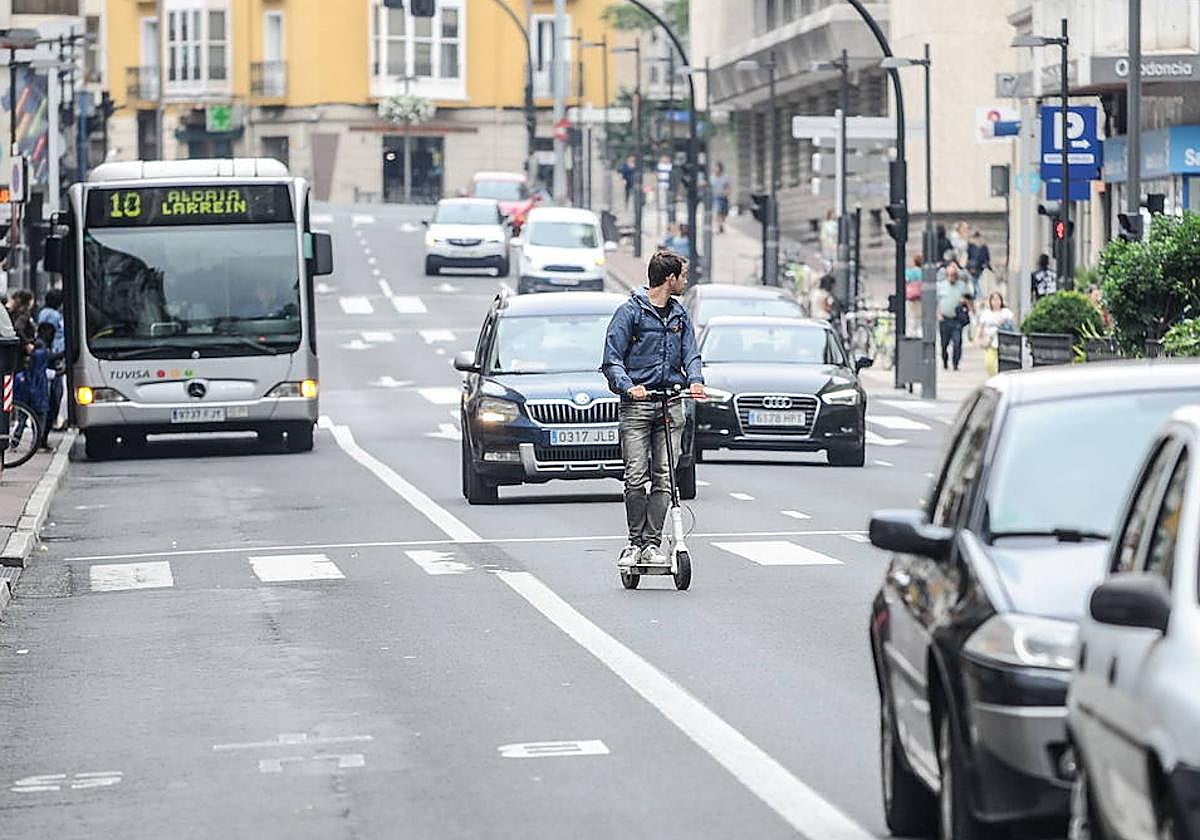 Vitoria pone fecha a la prohibición del uso de patinetes eléctricos en los urbanos
