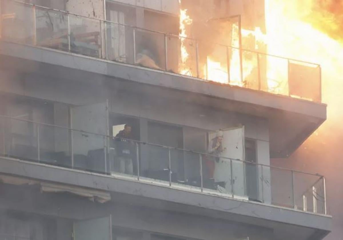 Las imágenes del incendio en un edificio de Valencia