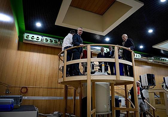 El lehendakari Urkullu, en la presentación del nuevo espectómetro de Resonancia Magnética Nuclear.