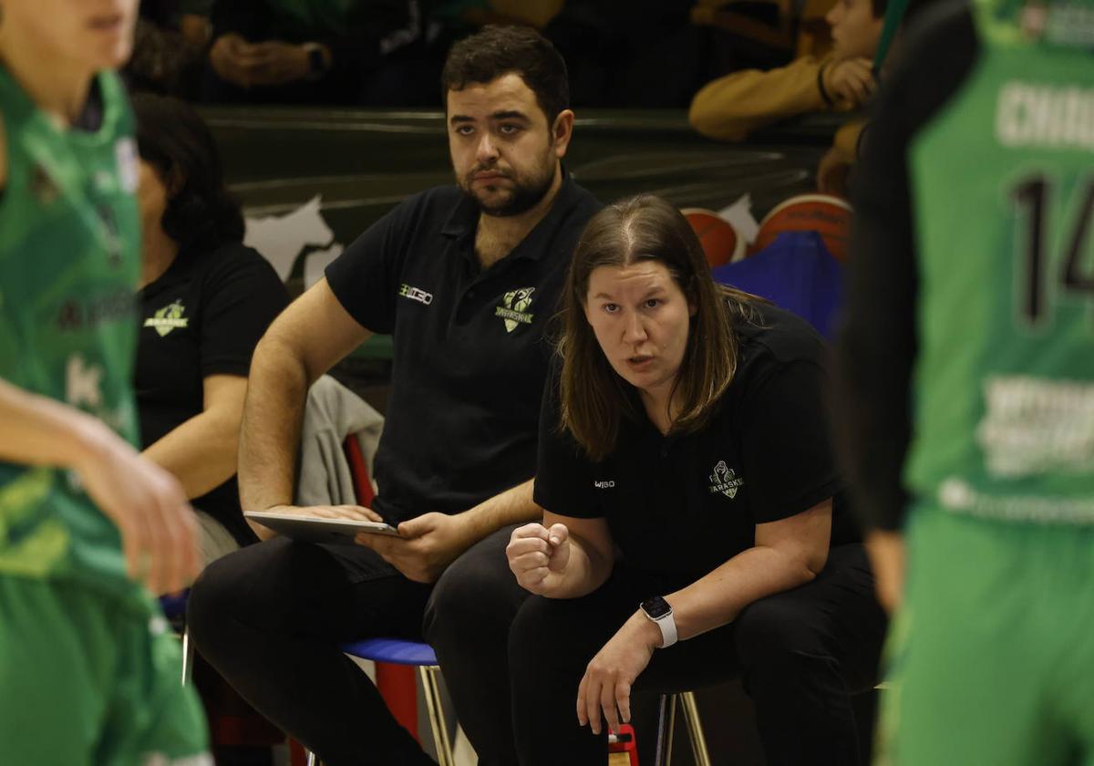 El Araski se juega sus opciones de play off ante el Barça CBS