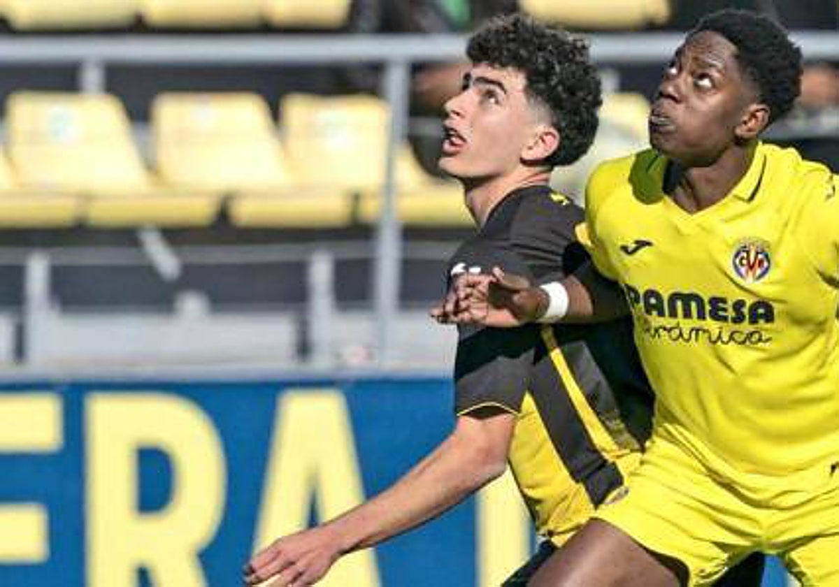 Igor Oyono en un partido con la cantera del Villarreal.