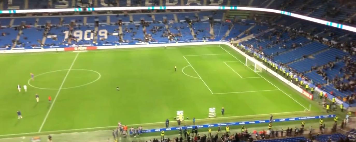 Imagen del estadio donostiarra nada más pitar el árbitro el pitido final.