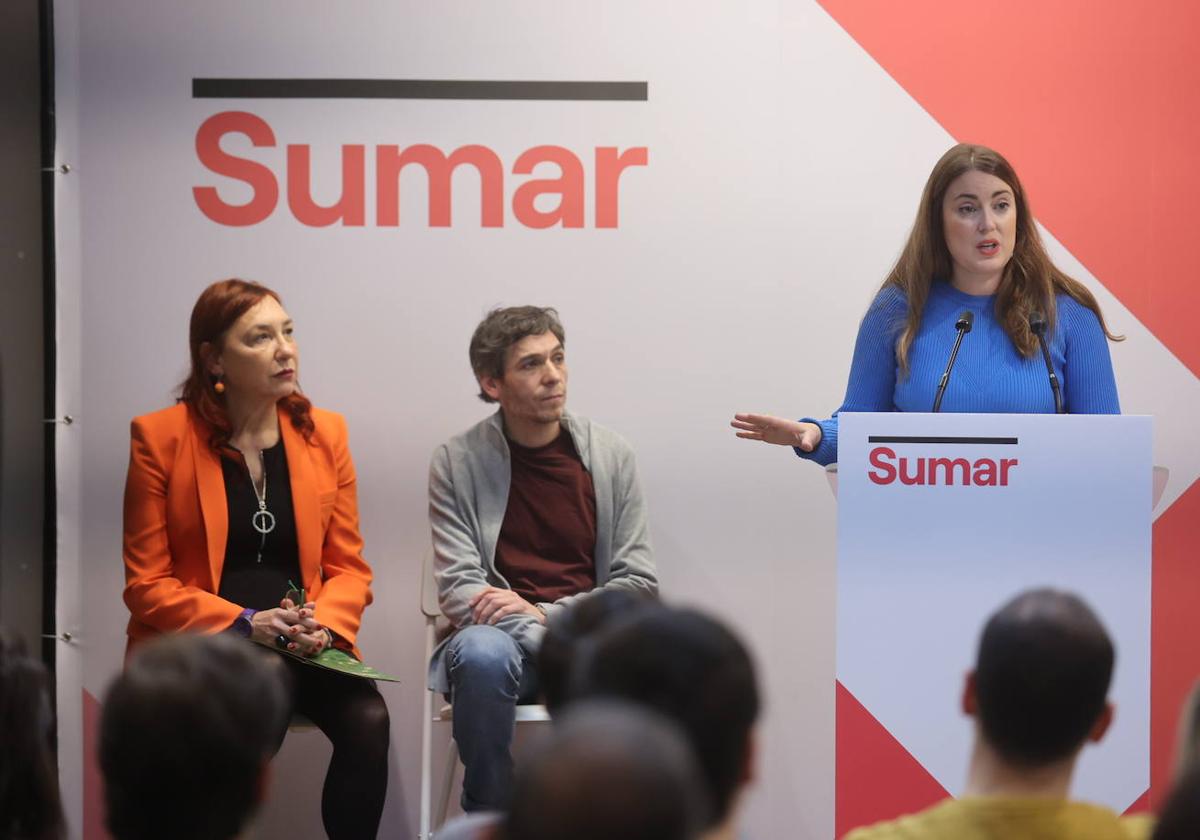 Carmen Muñoz, Jon Hernández y Alba García en el acto celebrado este domingo por la mañana en Bilbao