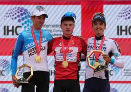 Pello Bilbao, a la derecha, tras ser tercero en el Tour de los Emiratos,