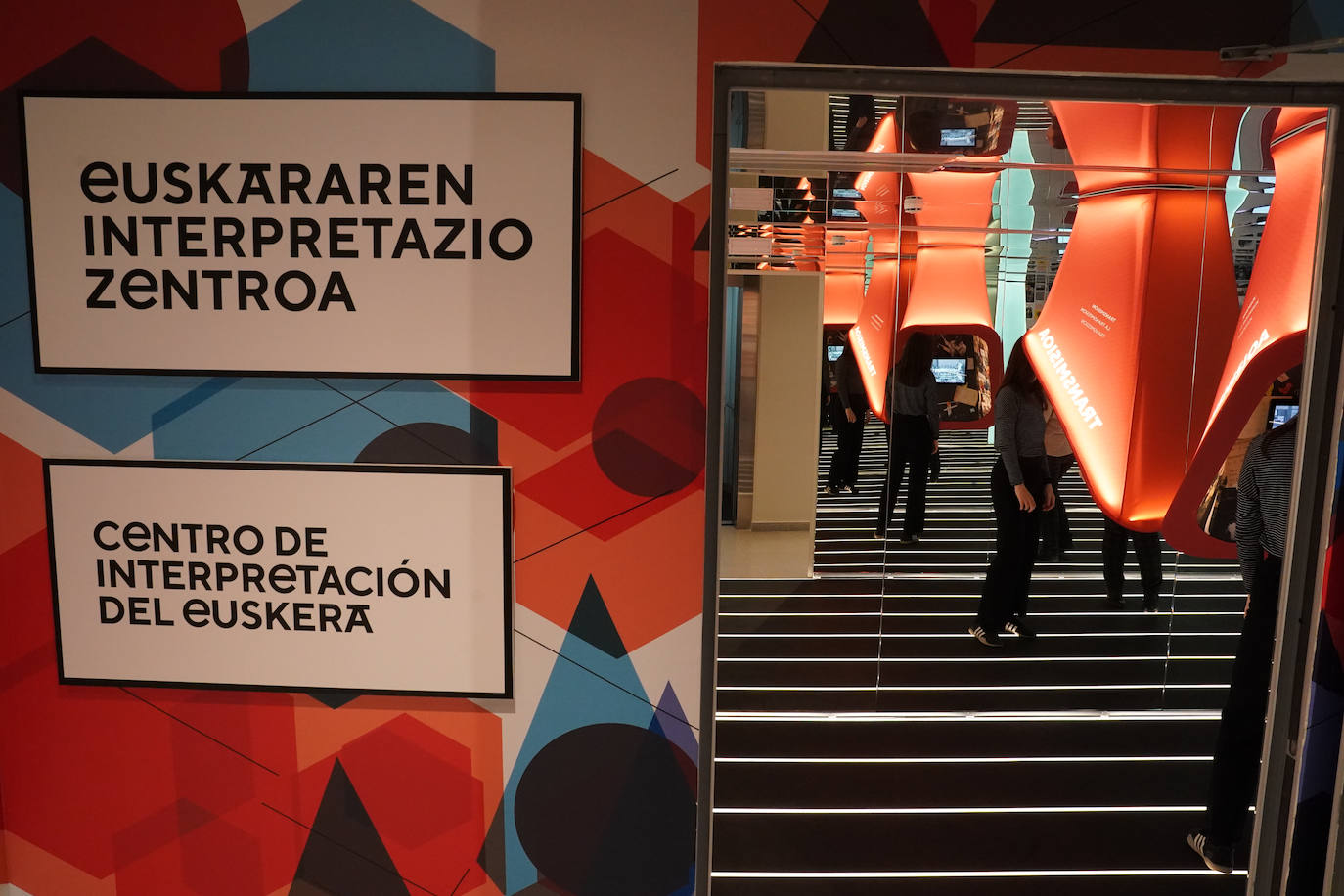 Euskararen Interpretazio Zentroa, irudietan