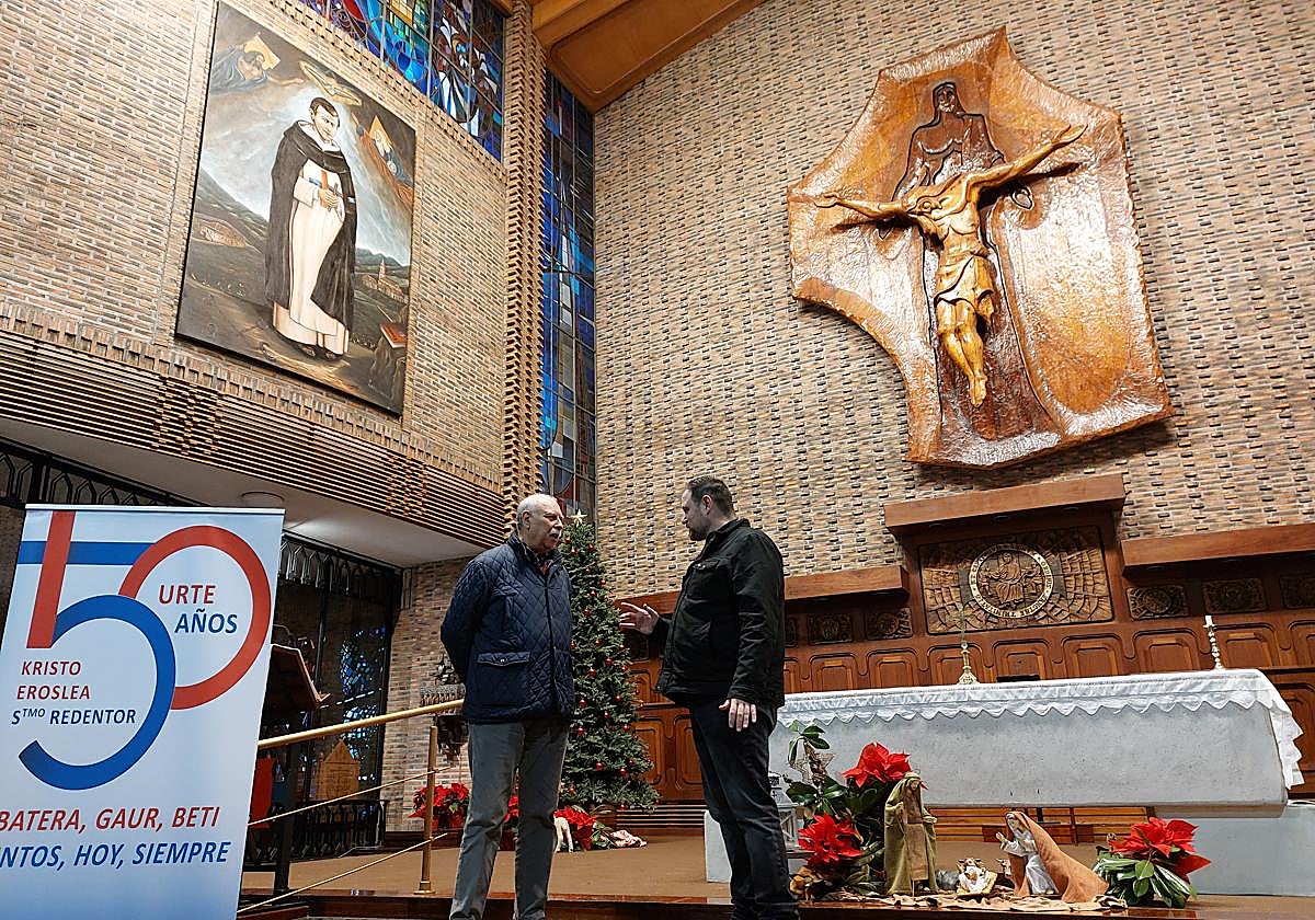 Javier Campos, quien publicará un libro sobre El Redentor, junto al párroco Koldo Alzola.