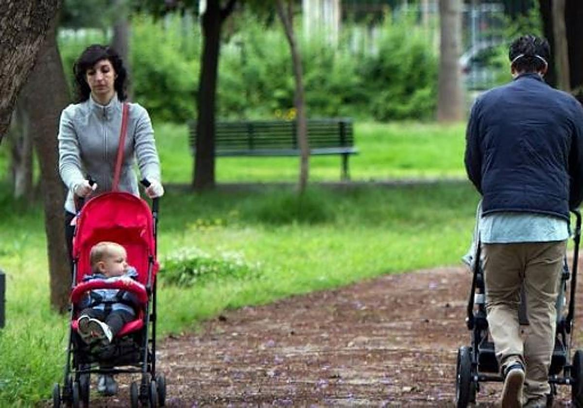 Nueva ley de familias: así quedan los permisos parentales y la conciliación