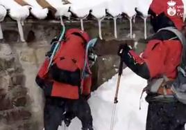 Rescatan a dos bilbaínas atrapadas por la nieve en un refugio de montaña en Cantabria