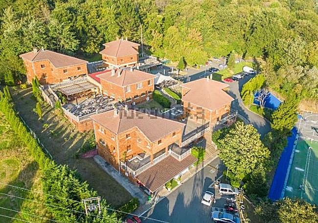 Una de las imágenes que ilustra la venta del complejo en Idealista.