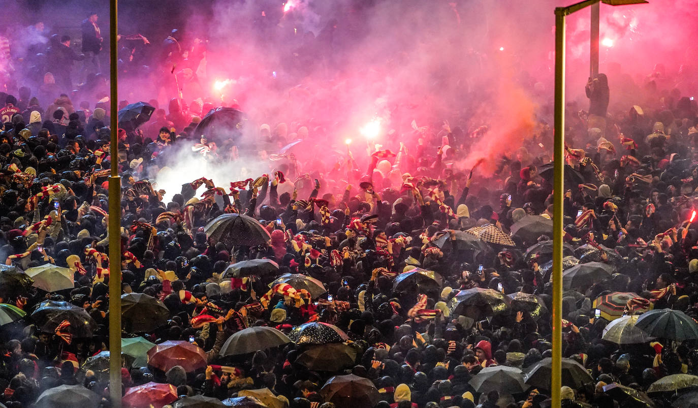 Las mejores fotos del recibimiento al Athletic en San Mamés