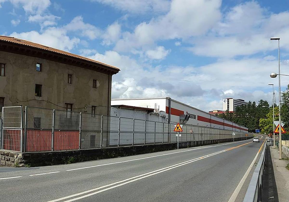 Imagen de archivo del exterior de la planta de Bridgestone de Usansolo.