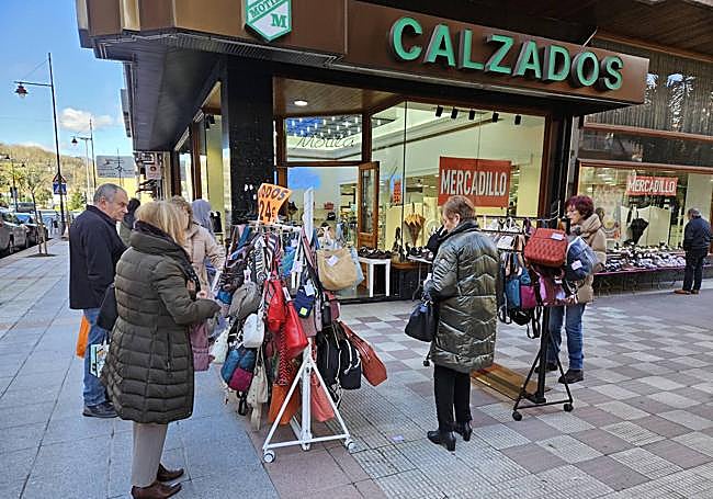 Las calles se convirtieron en una parte más de la tienda.