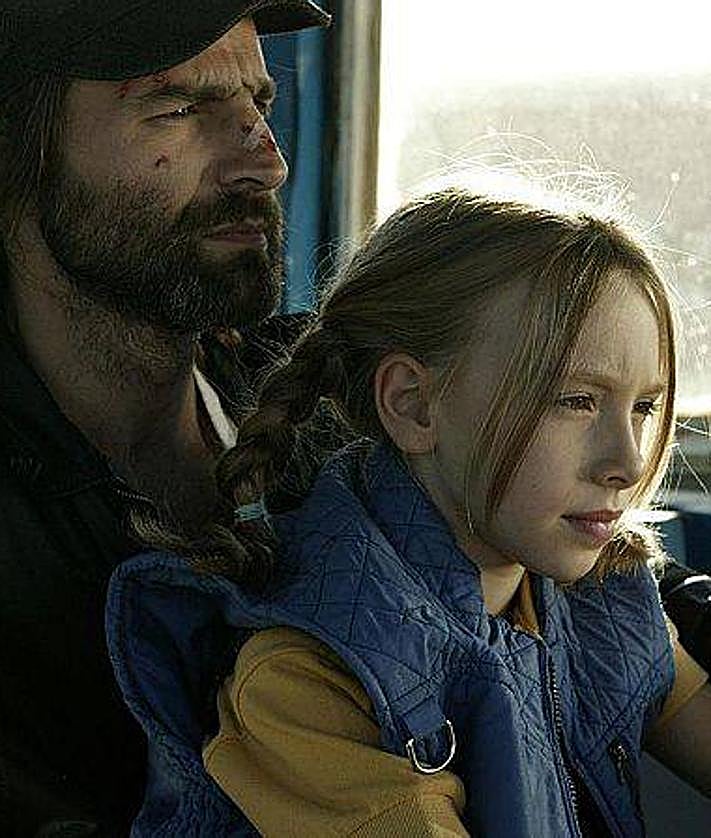 Imagen secundaria 2 - fFotogramas de 'Galgos', 'Patria' y 'Bajo las estrellas', tres de los trabajos más aplaudidos de Viscarret.