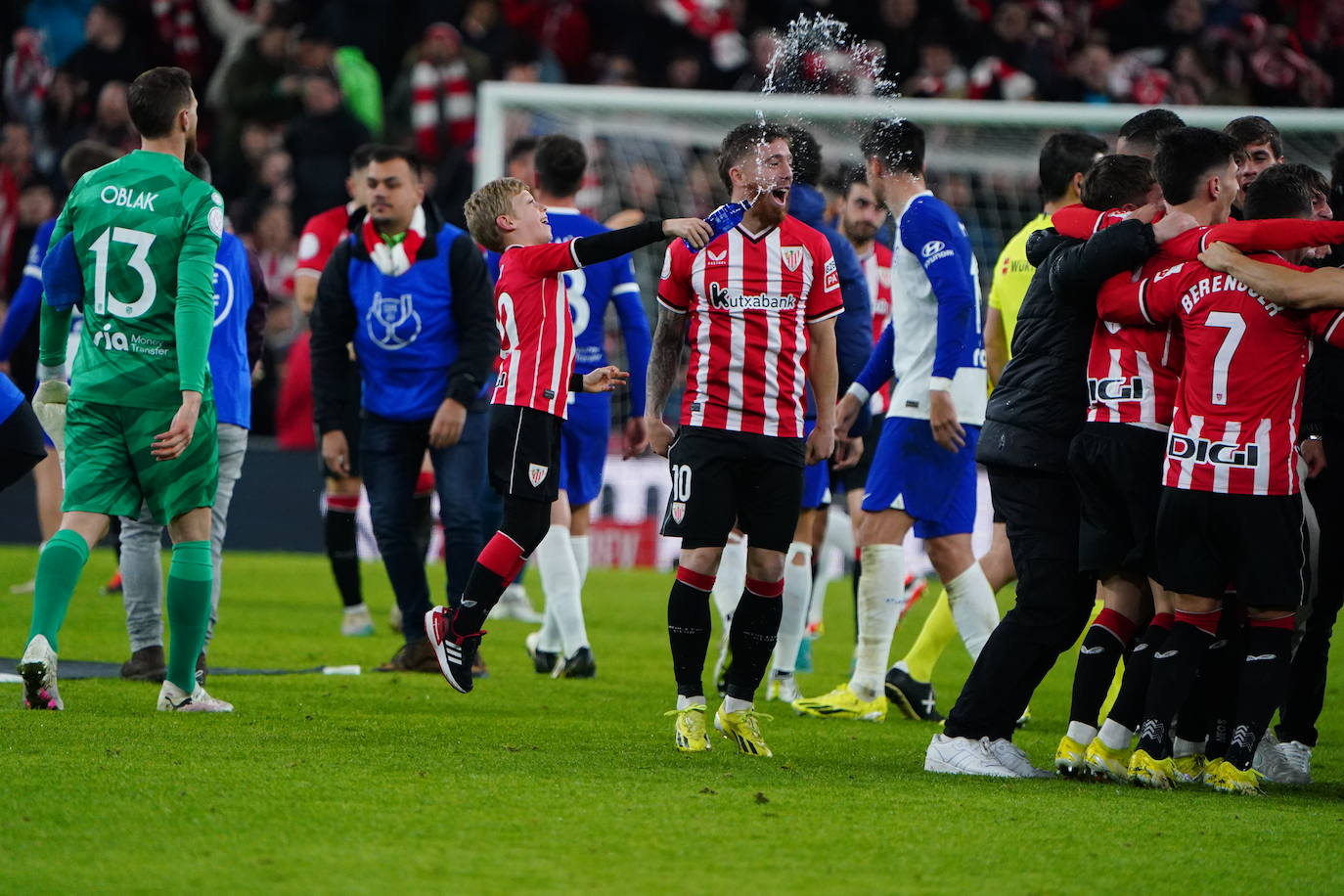 La fiesta de los jugadores del Athletic en San Mamés