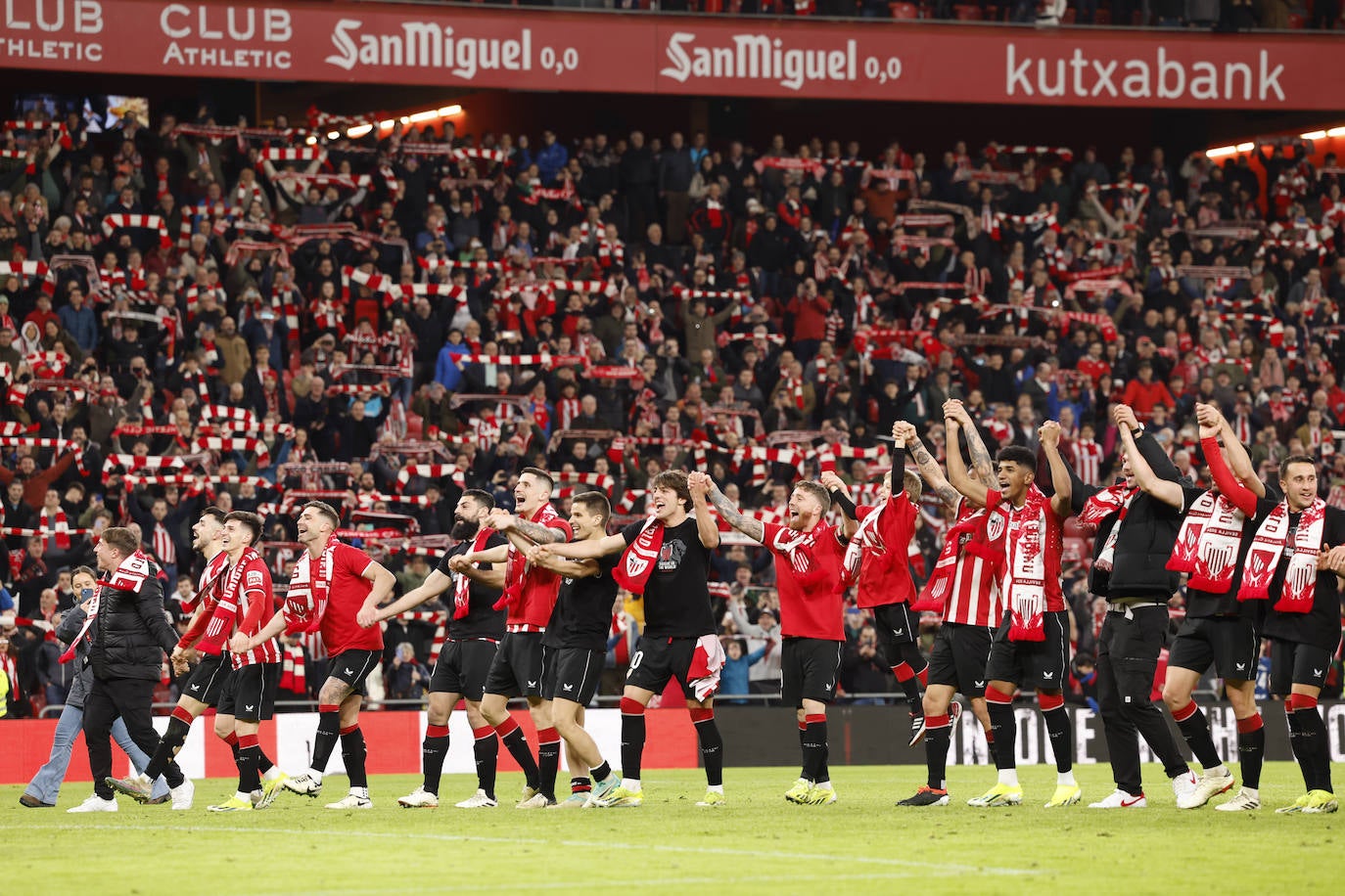 La fiesta de los jugadores del Athletic en San Mamés