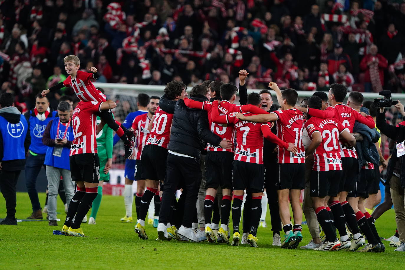 La fiesta de los jugadores del Athletic en San Mamés