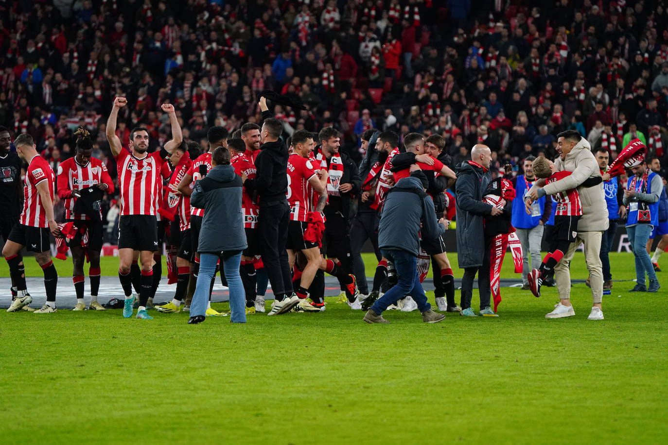 La fiesta de los jugadores del Athletic en San Mamés