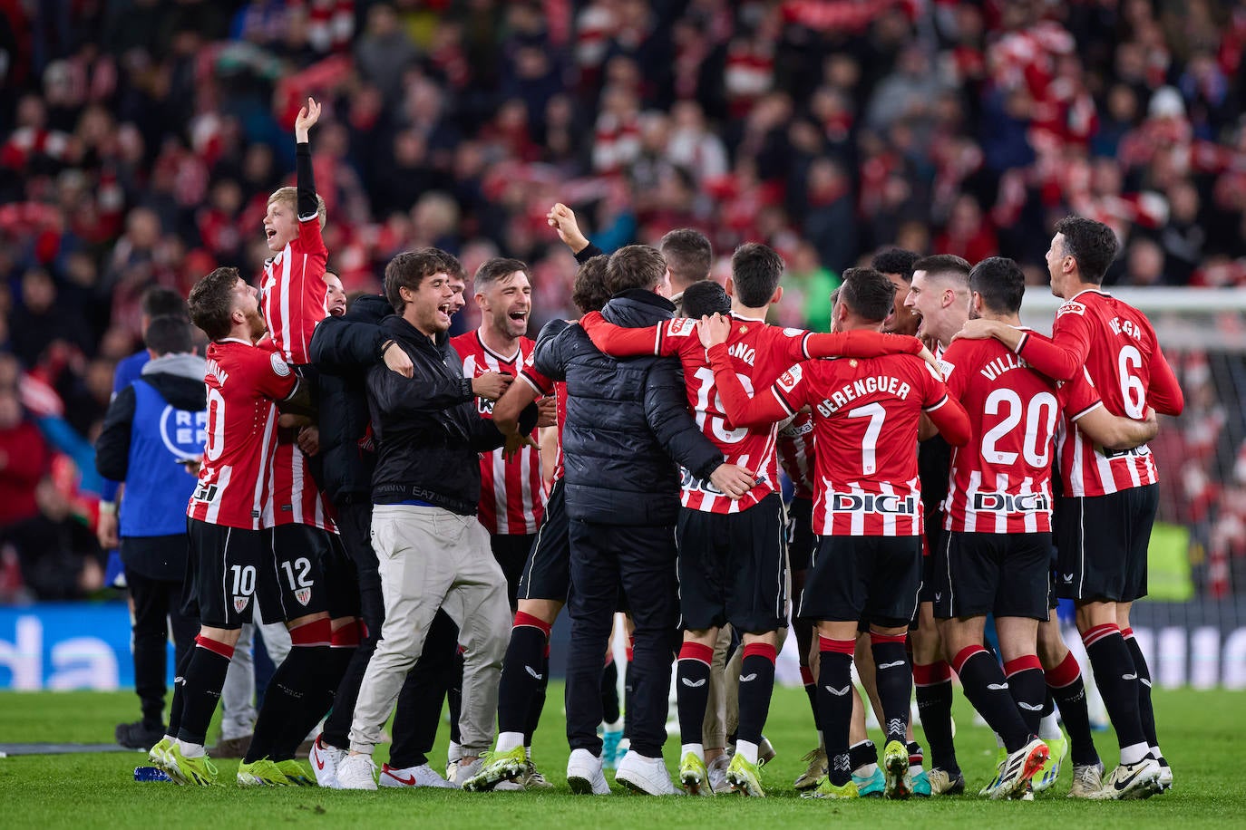 La fiesta de los jugadores del Athletic en San Mamés