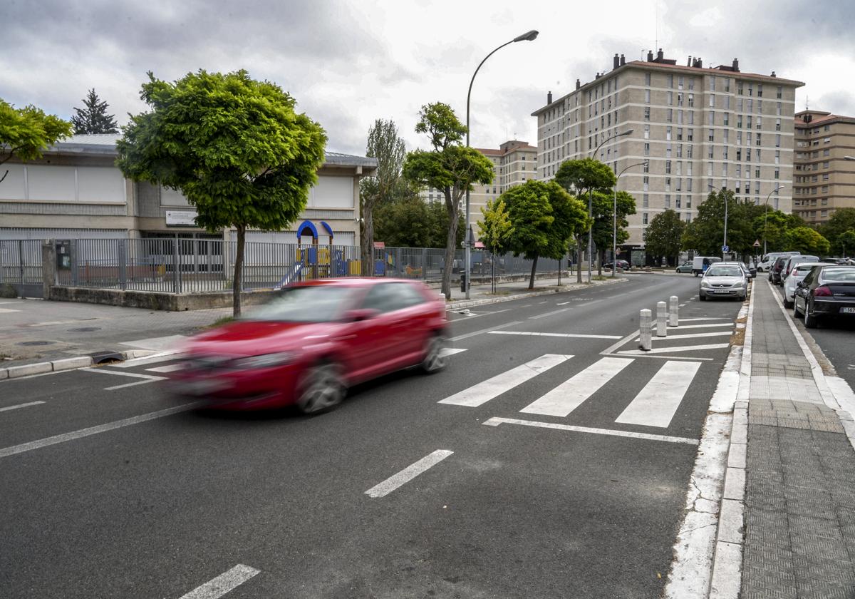 Los vecinos se quejan de que los coches alcanzan altas velocidades en Paula Montal.