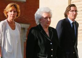 Gómez-Acebo en el funeral de su madre, la Infanta Pilar.