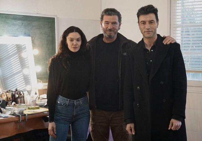 Medem (en el centro) junto a Ana Rujas y Javier Rey, dos de los intérpretes del momento.