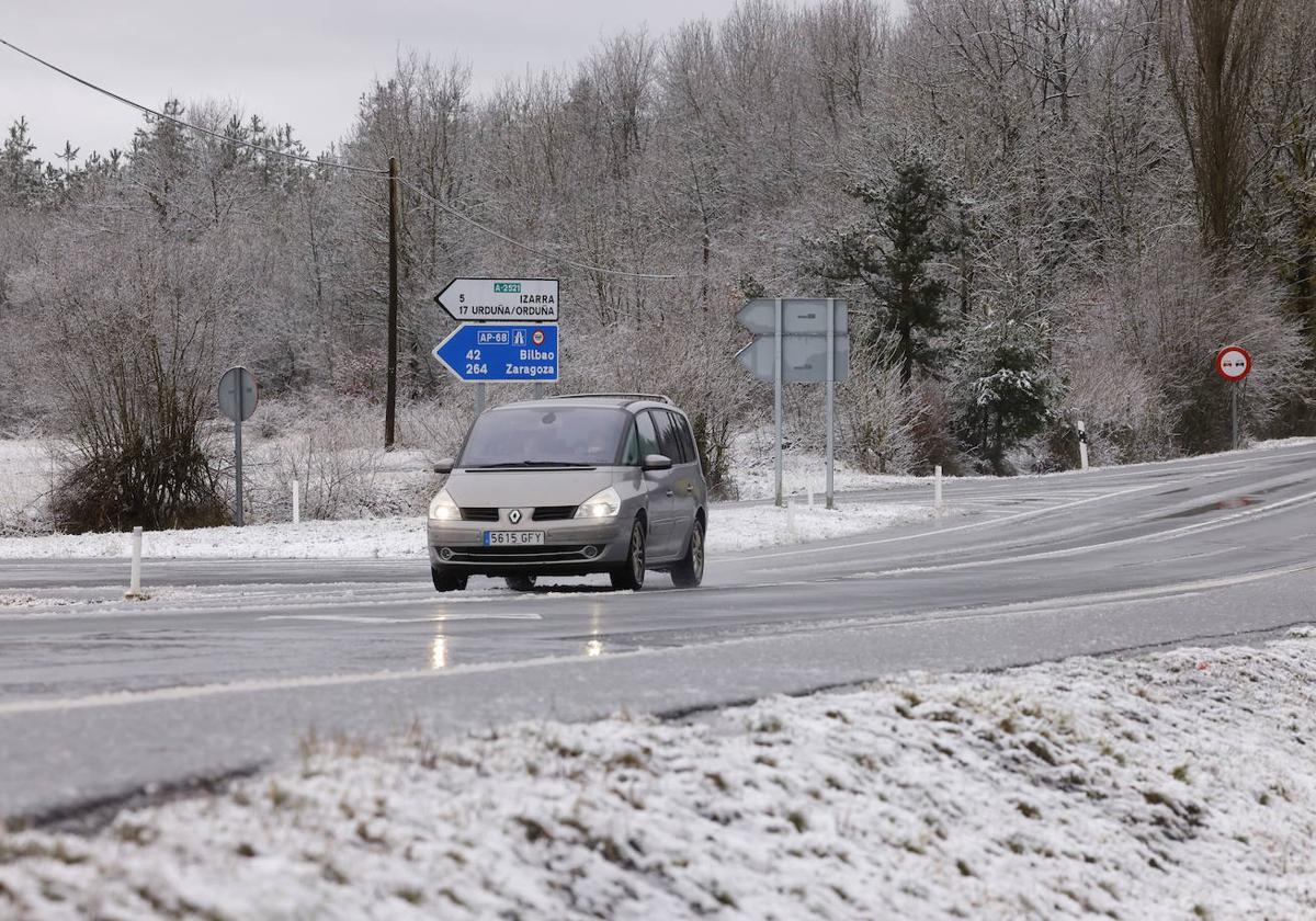 Nieve en el puerto de Altube.
