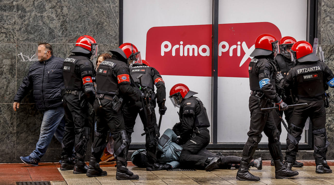 Disturbios en la manifestación del 3 de Marzo en Vitoria