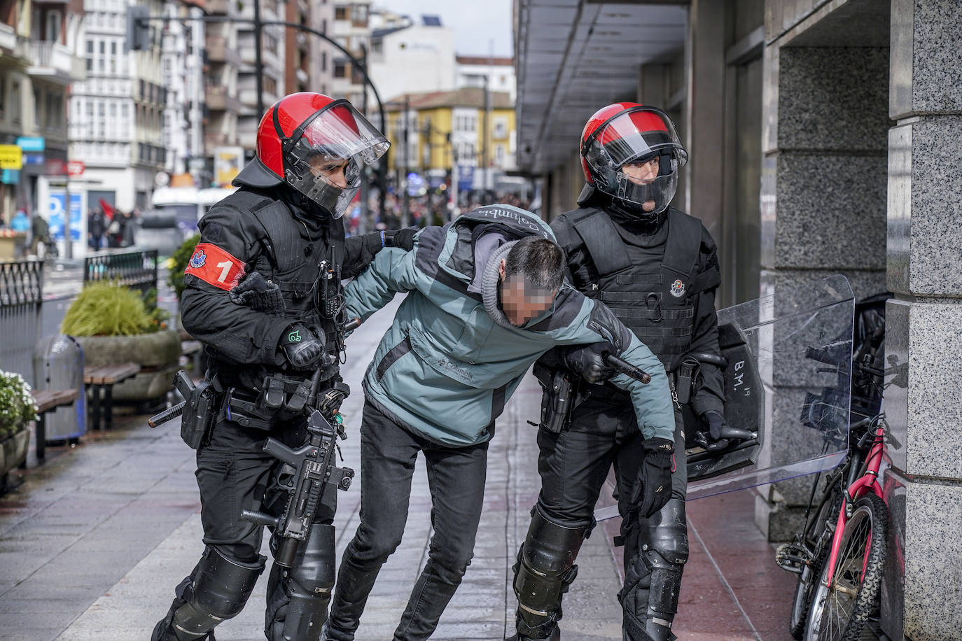 Disturbios en la manifestación del 3 de Marzo en Vitoria