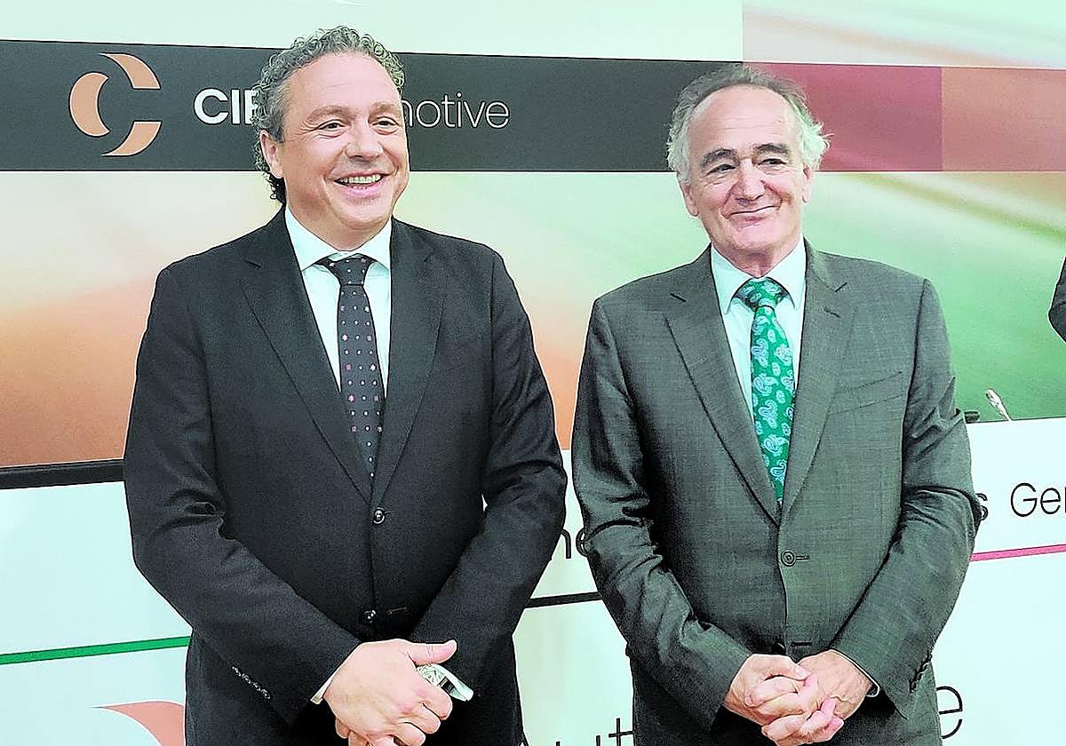 Jesús María Herrera (izq.) y Antón Pradera, CEO y presidente de Cie Automotive.