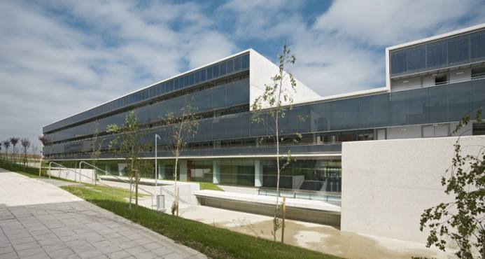 ALONSO HERNANDEZ ASOCIADOS ARQUITECTURA, S.L. + FERNANDO SARRÍA ESTRUCTURA