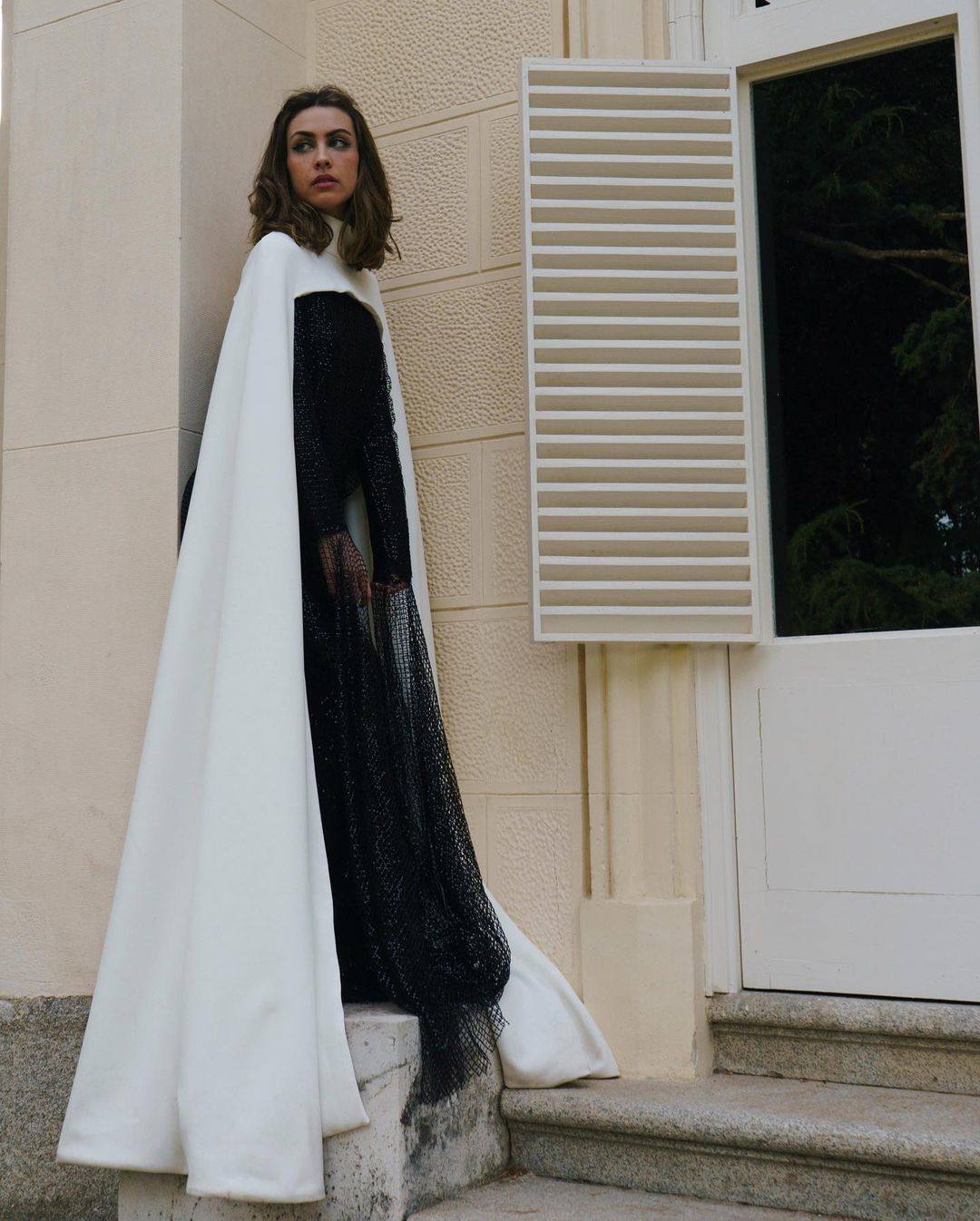 La joven vitoriana que diseña delicados vestidos y capas para la alfombra roja